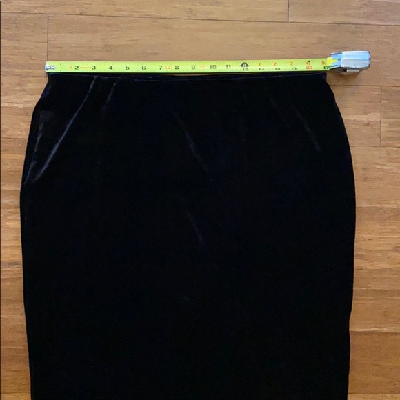 Black Velvet Pencil Skirt (US size 12) - Picture 4 of 6